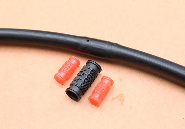 Built-in cylindrical drip irrigation pipe (16, 20)